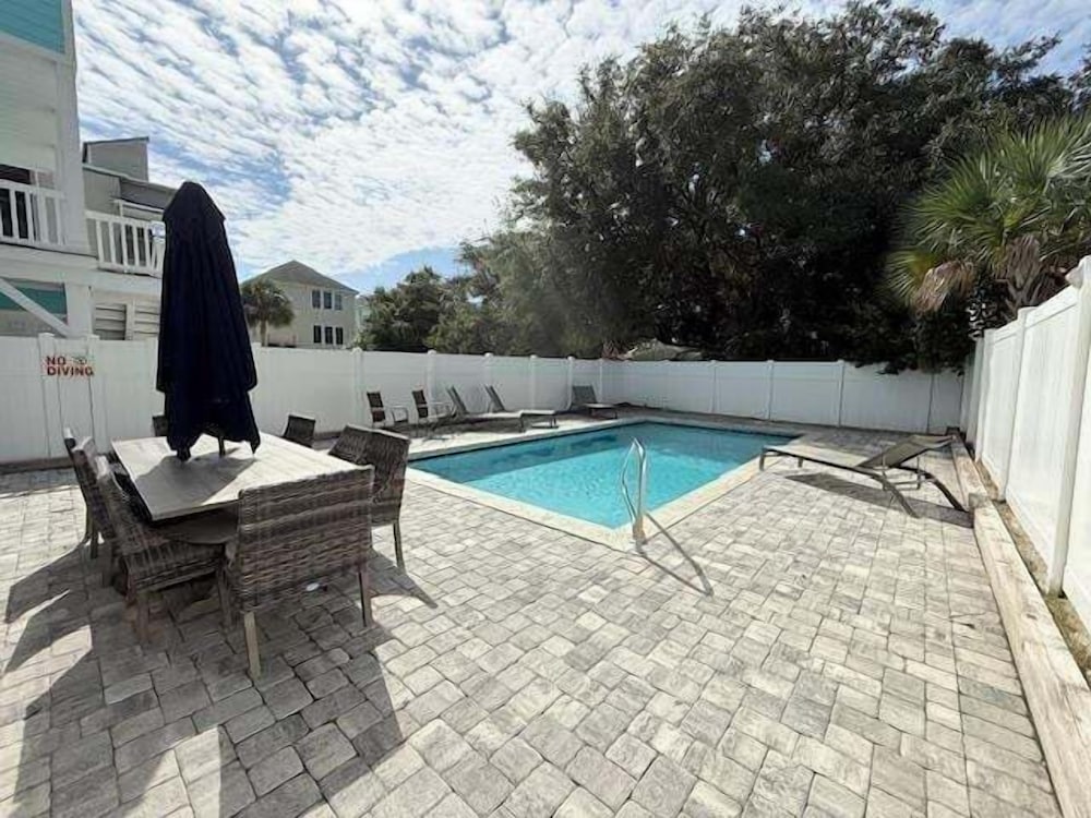 Sea Pearl 7 Bedroom Home