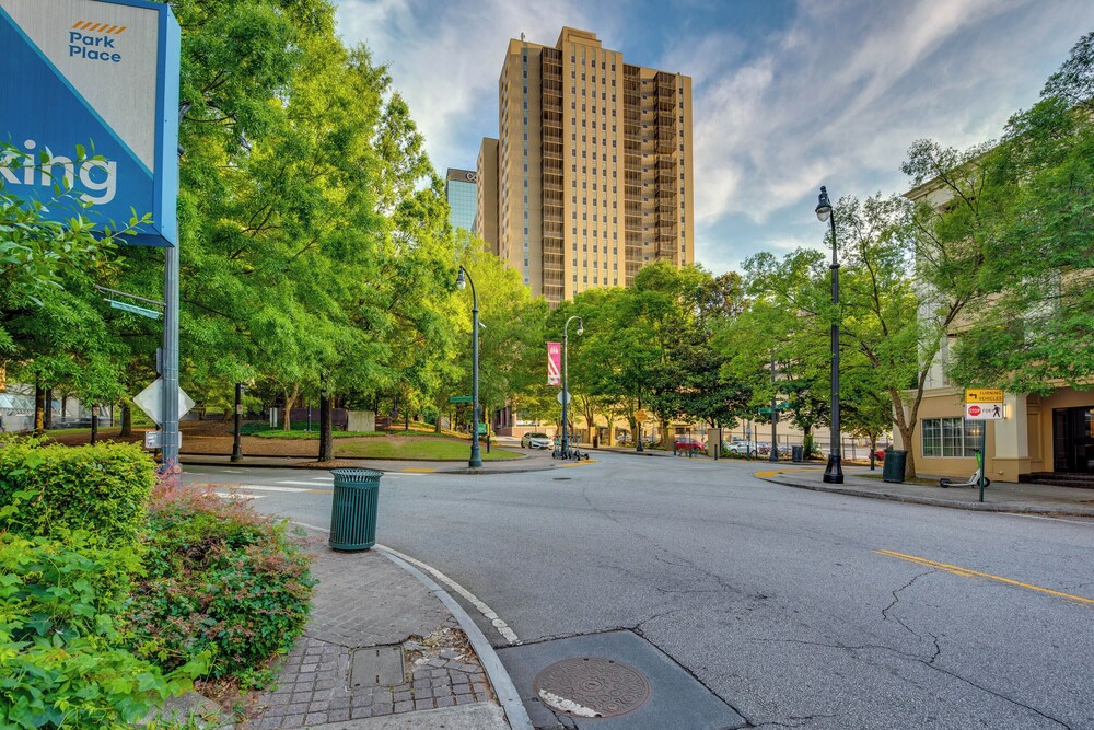 Downtown Atlanta Condo: Walk to Arenas & Venues view 5
