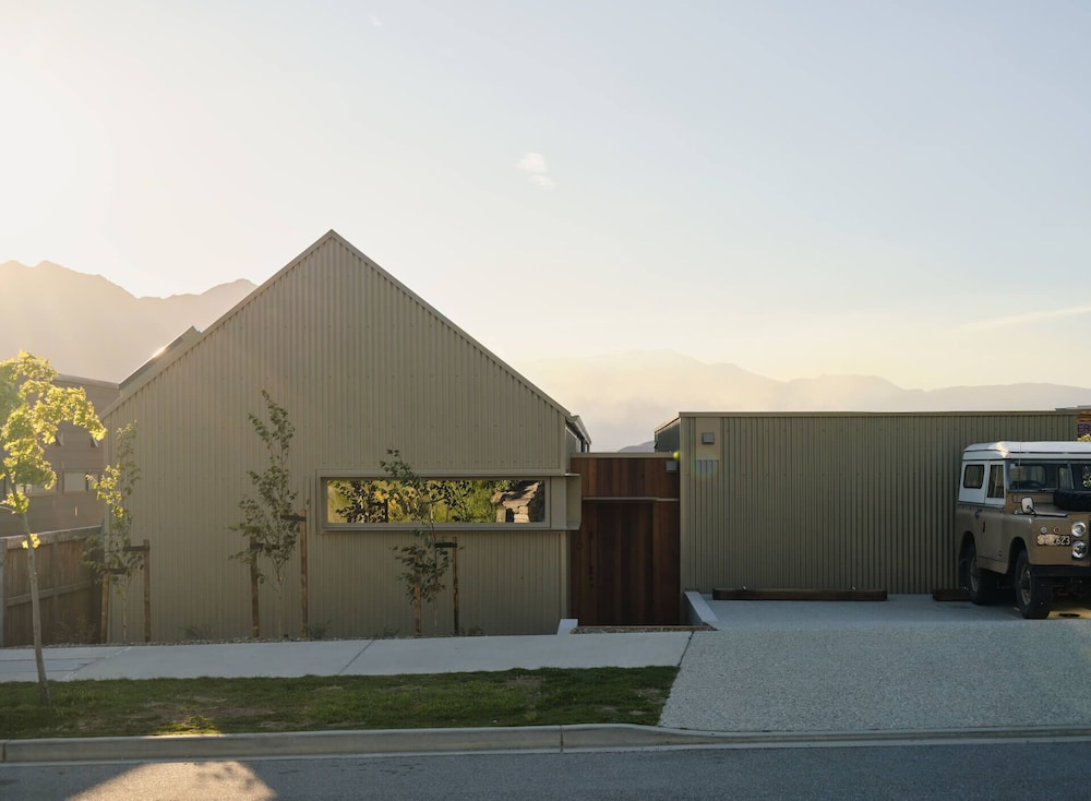 Scout - Architectural Design - Sleeps 6