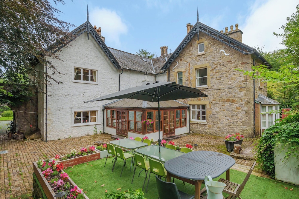 Brookside Manor House