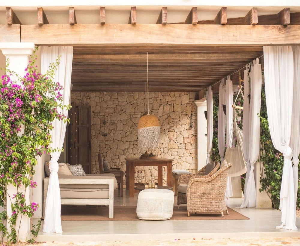 Holiday Home With Wooden-beamed Patio