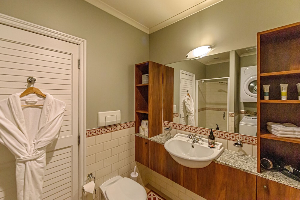 Premium 1BR Apartment at Princes Wharf photo 3
