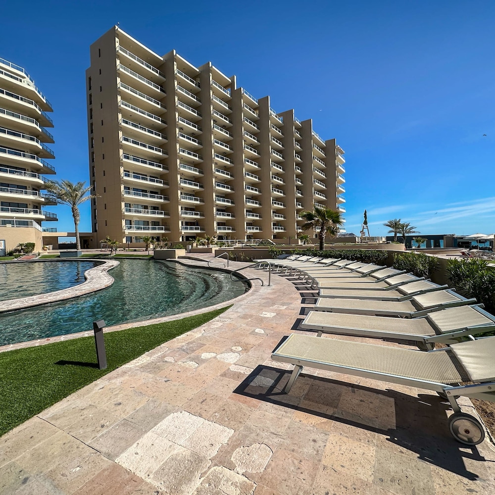 Luxury Ocean View Condo w Huge Deck