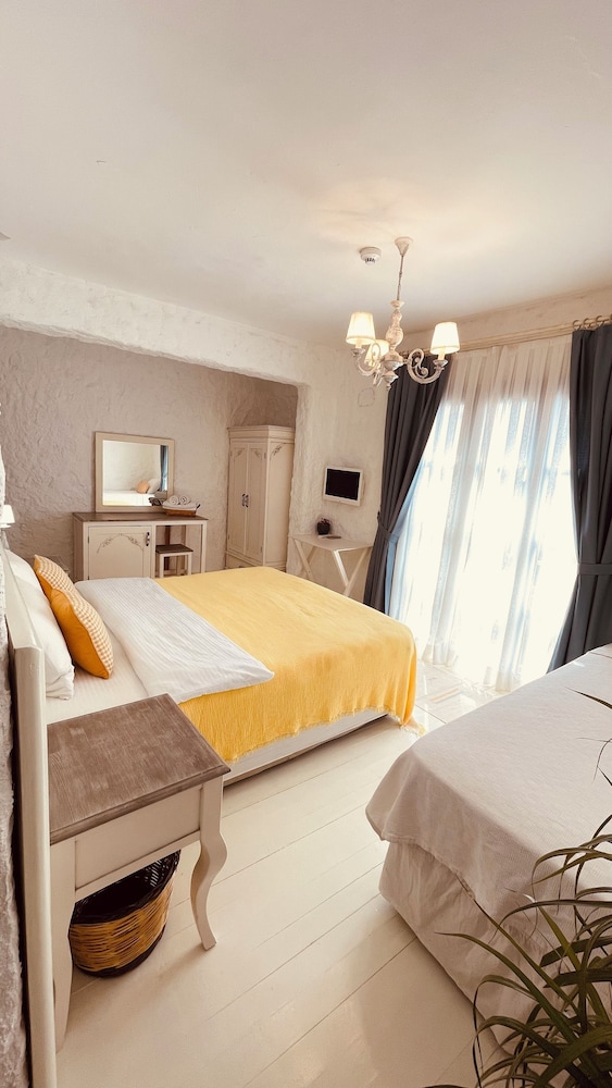 Mina Otel by Adda Alaçatı