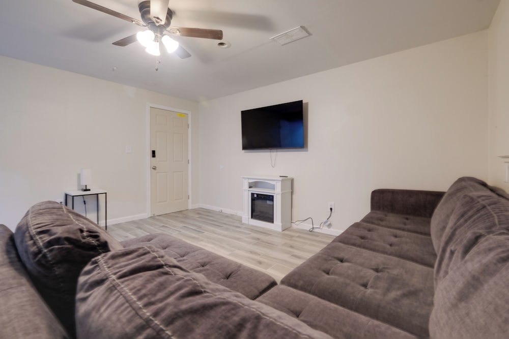 2 Mi to Umd: Apt w/ Free Parking in Silver Spring!