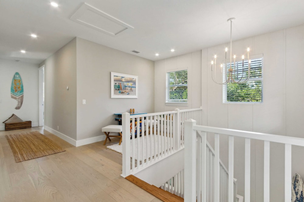 Serenity at Surfside by Avantstay Pool, Porches, Fire Pit & Arcade Near Vilano Beach