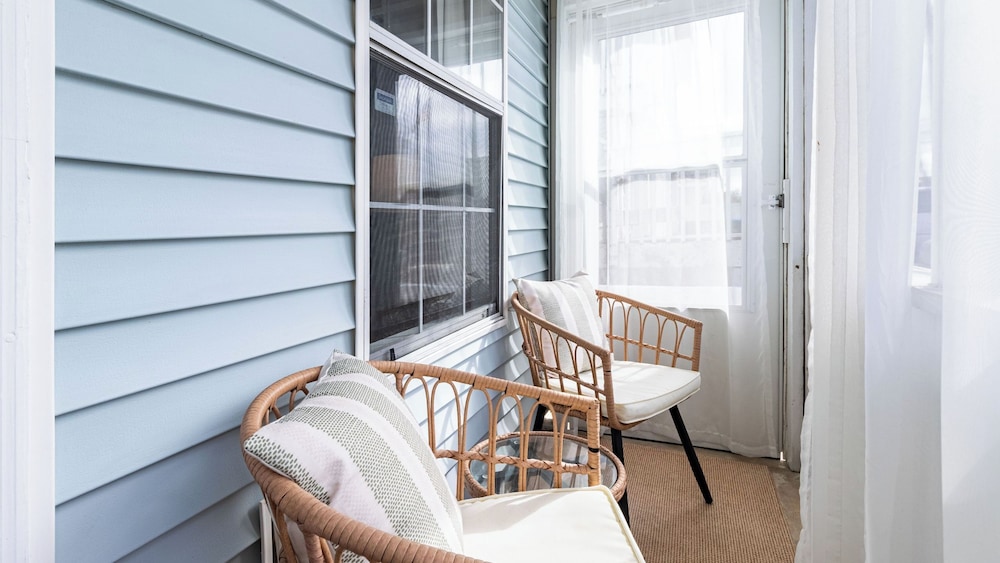 PCB Stay w/ Heated Pool, Hot Tub, Bars, Game Room & Quick Walk to Beach The Jade Oasis by Avantstay