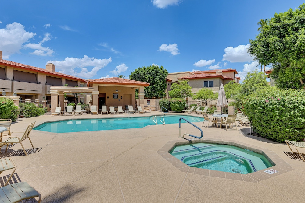 Family-friendly Condo w/ Pool Access in Phoenix!