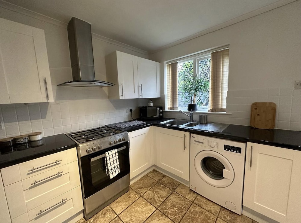 Impeccable 2-bed House Next to Old Trafford view 5