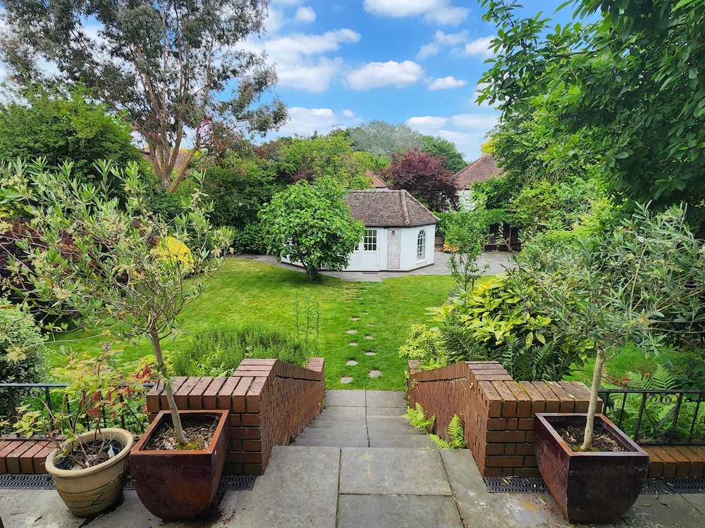 London Family Home-amazing Garden