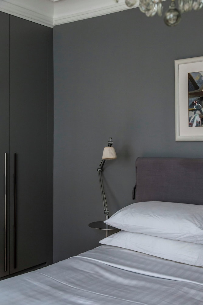 De Walden Street by Onefinestay — London
