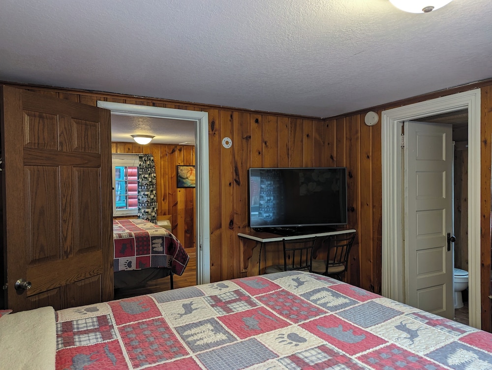 Ponderosa Pines Inn and Cabins