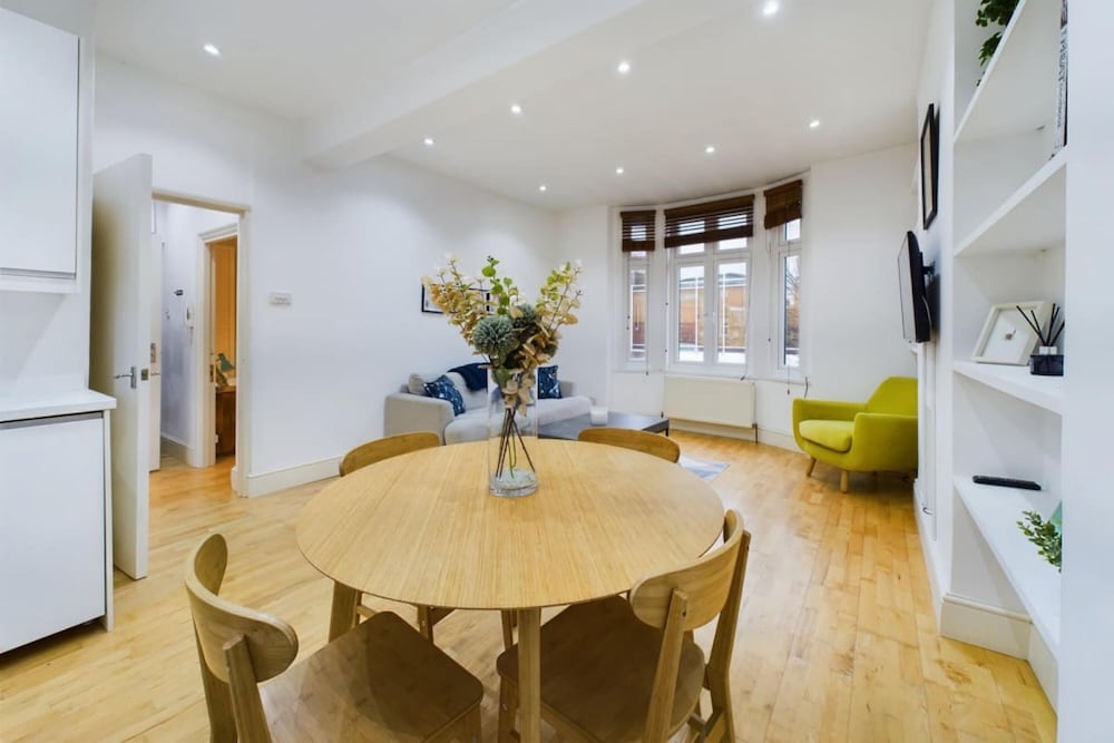 The Putney Hideout - Bright 1bdr Flat