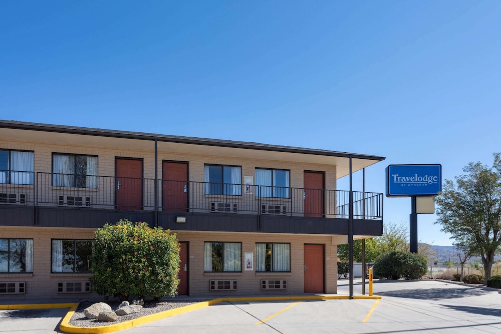 Travelodge by Wyndham Albuquerque East view 5