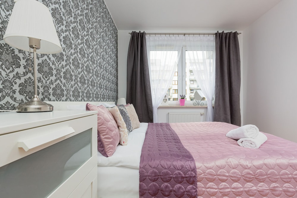 Apartment Skoroszewska Warsaw by Renters view 4