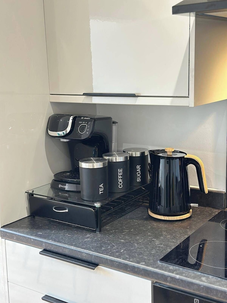 6 Guests/free Parking/old Trafford/20min City
