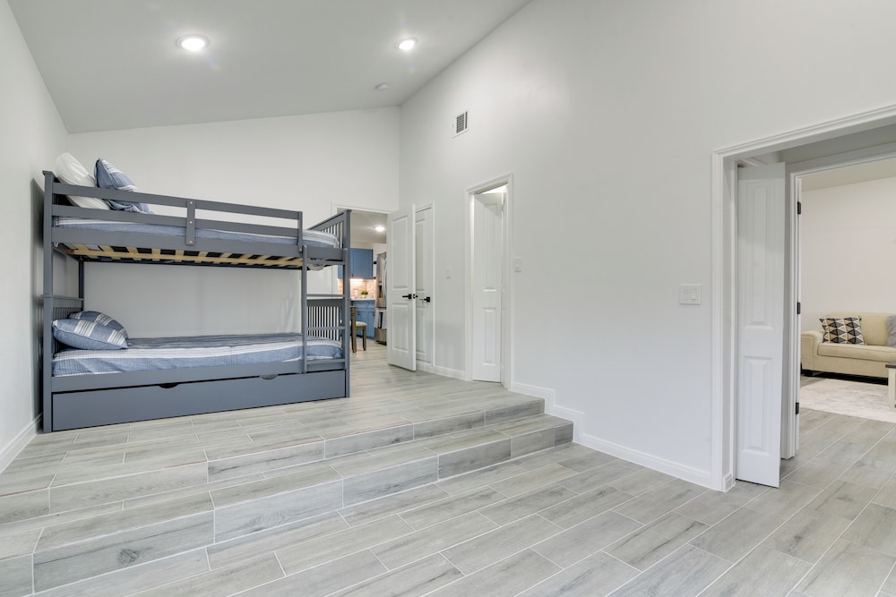 3 Mi to Bolivar Beach: Quiet Condo w/ Balcony