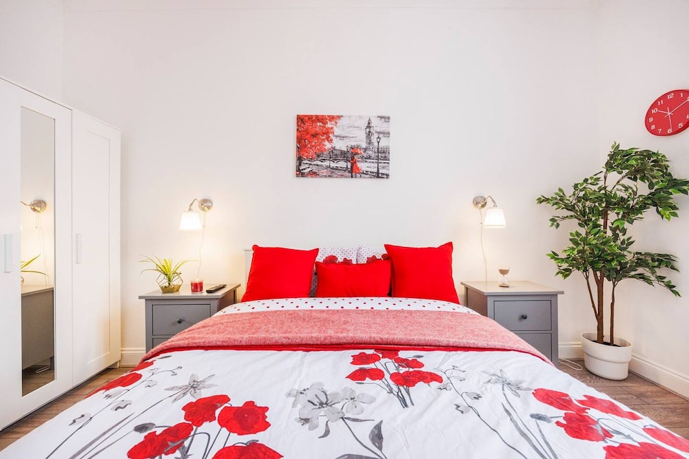 Kensington Charming and Bright Flat