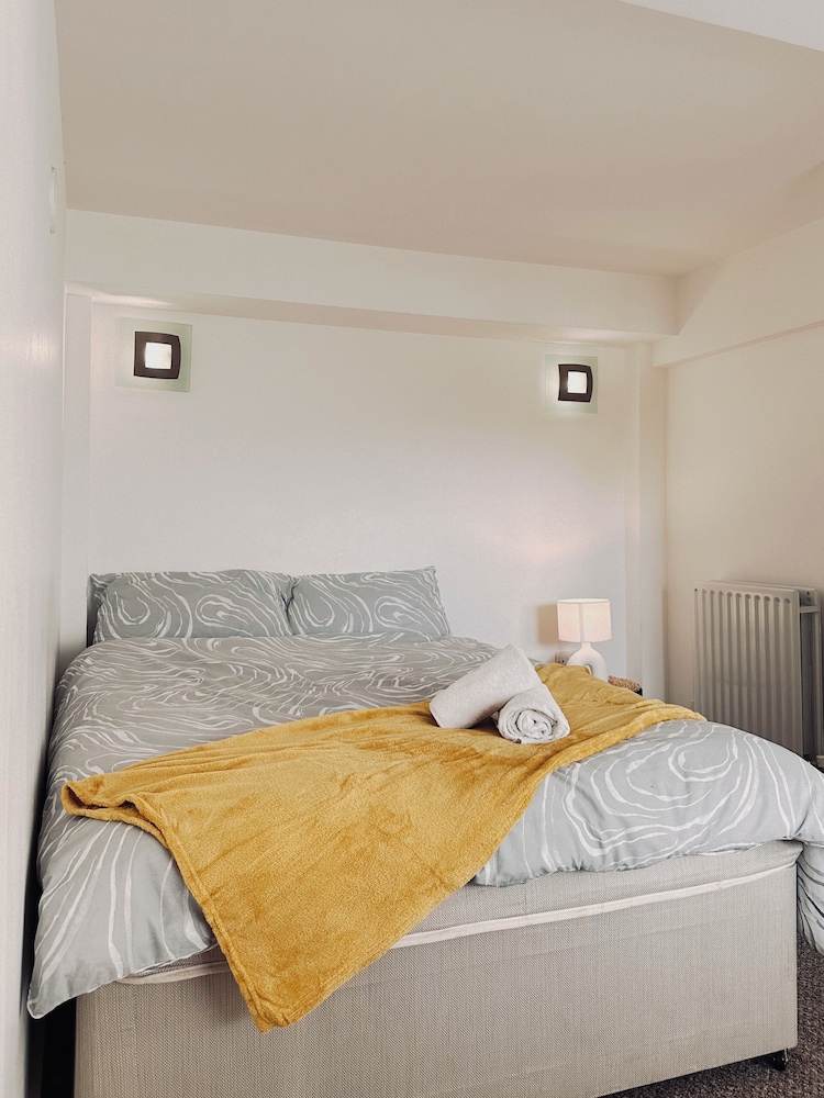 Beautiful 2-bed Apartment in London view 4