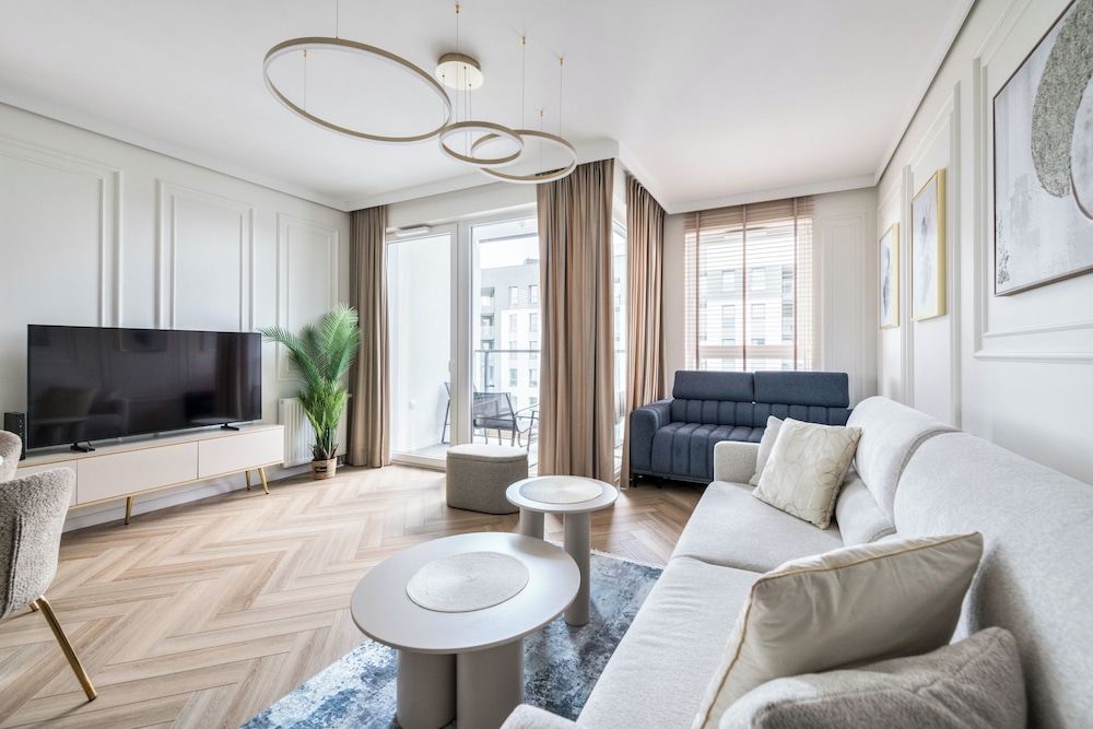 Horizon 170 Deluxe by Grand Apartments