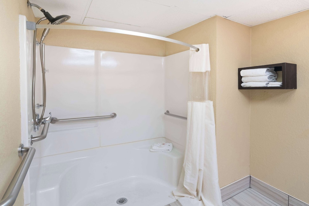 Days Inn by Wyndham Goodlettsville/Nashville - Property Image 19