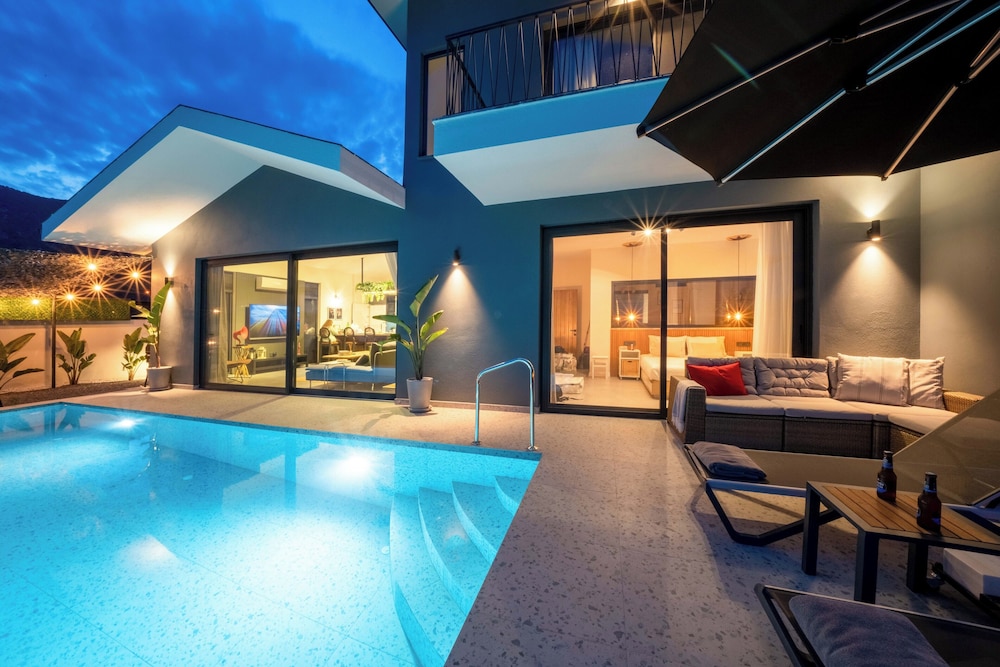 Villa Oxy & Seaview & Private Pool & Indoor Heated Pool