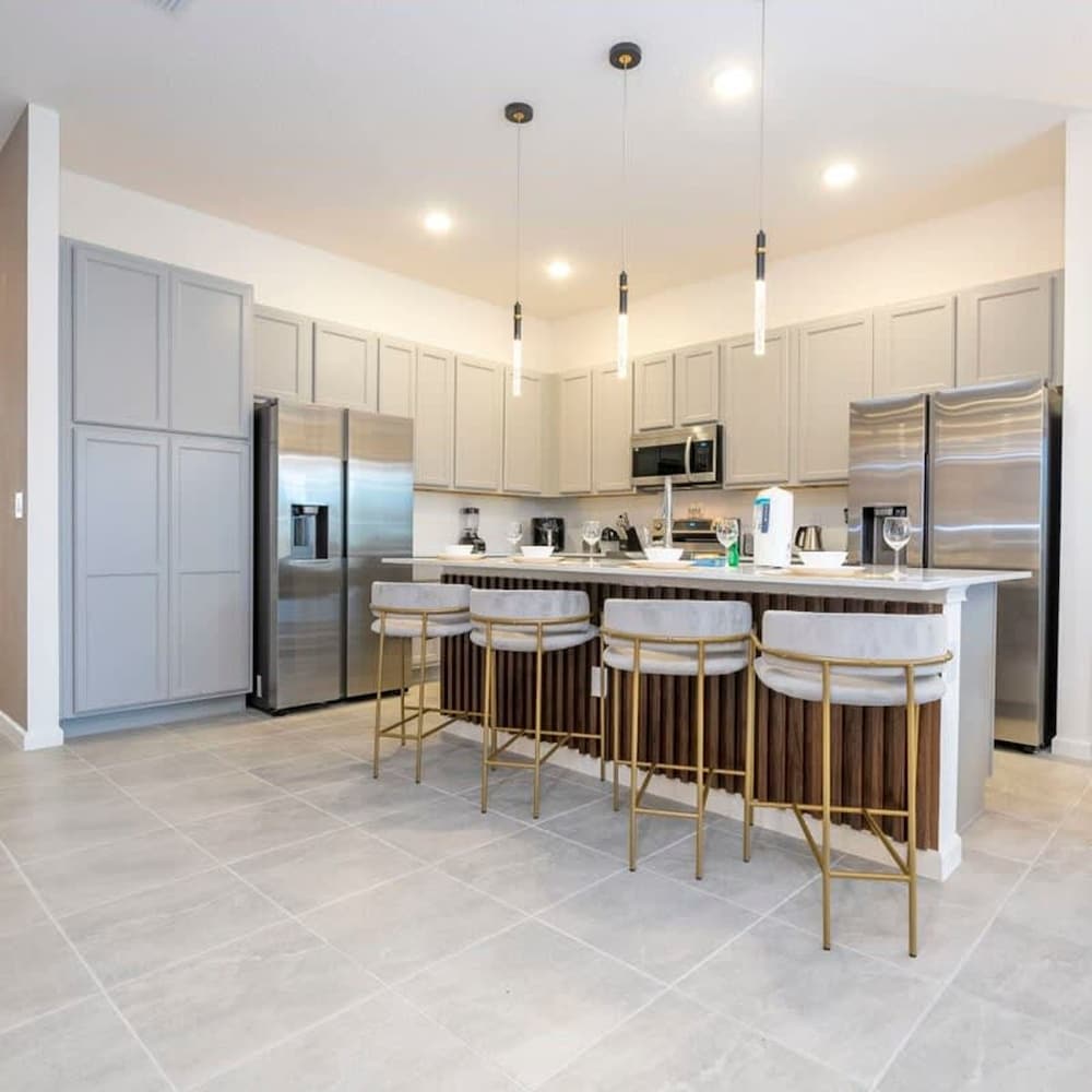 6163 Fantastic Home With 12bd