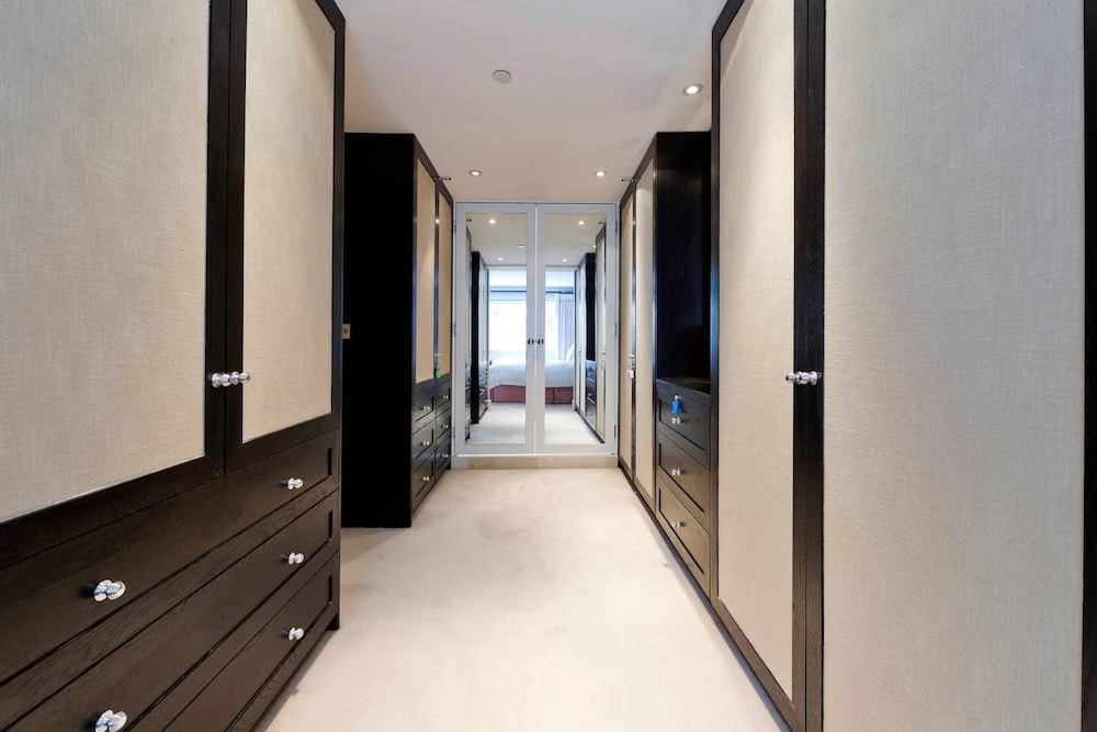 Tasteful 4bed Holland Park