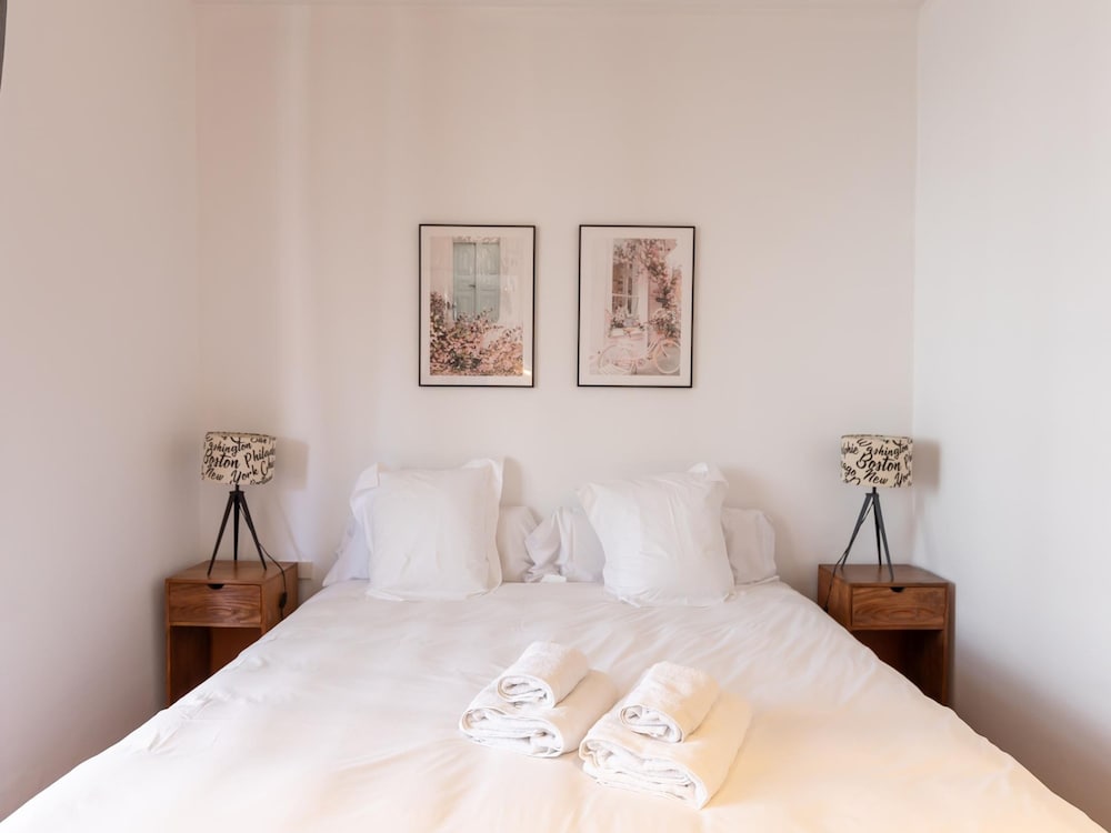 Apartamento de Tres Habitaciones con Terraza 21B