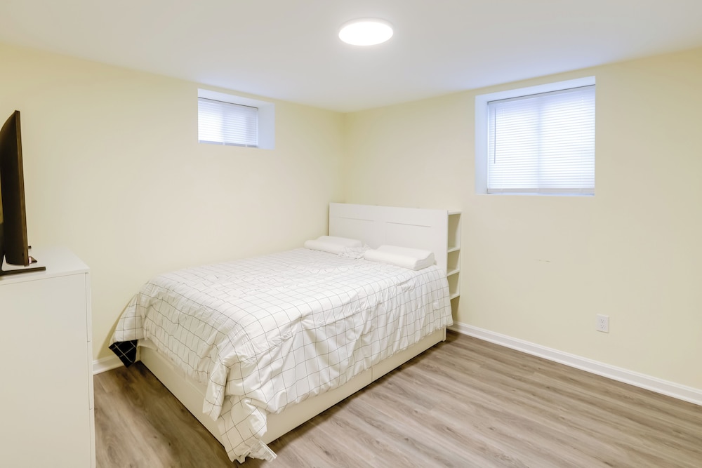 1 Mi to Metro: DC Area Apt w/ Fenced Yard!