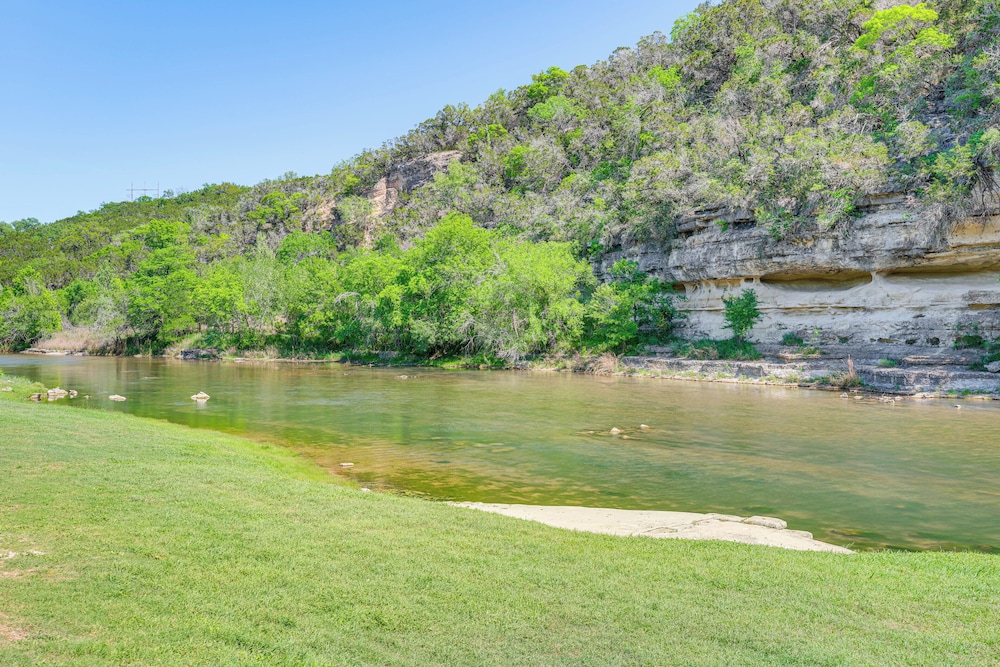 'rio Vista' Condo: Direct Guadalupe River Access!