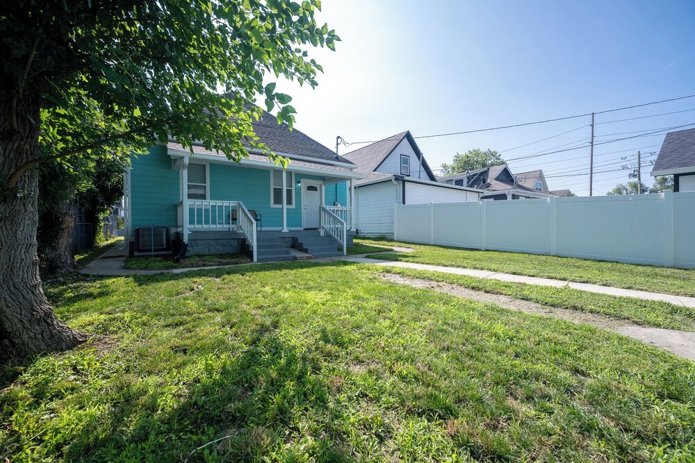 Spacious 5-Bedroom Blue Bungalow