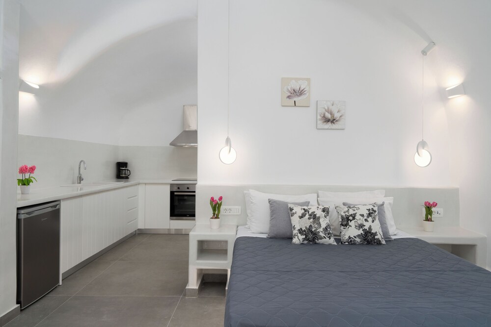 Yiota Collection 4 Suites & 4 Prive Jacuzzi photo 3