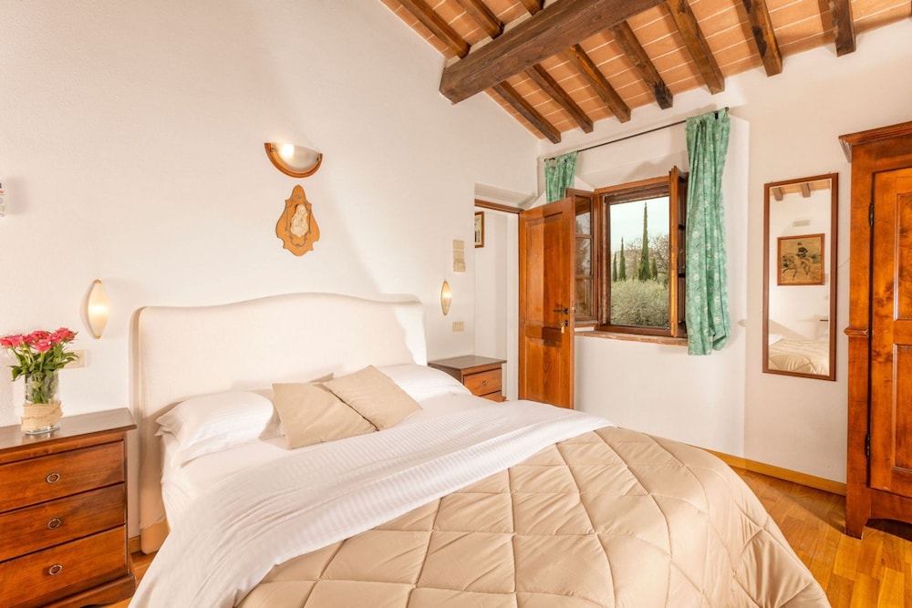 Podere Baiocco Sleeps 22 People 2 Private Pools Walking Distance to Town-podere Baiocco