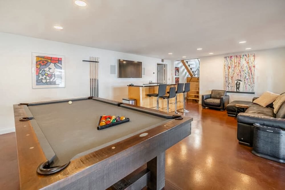 Lakefront Dock Hottub Pooltable Kayaks 75 TV