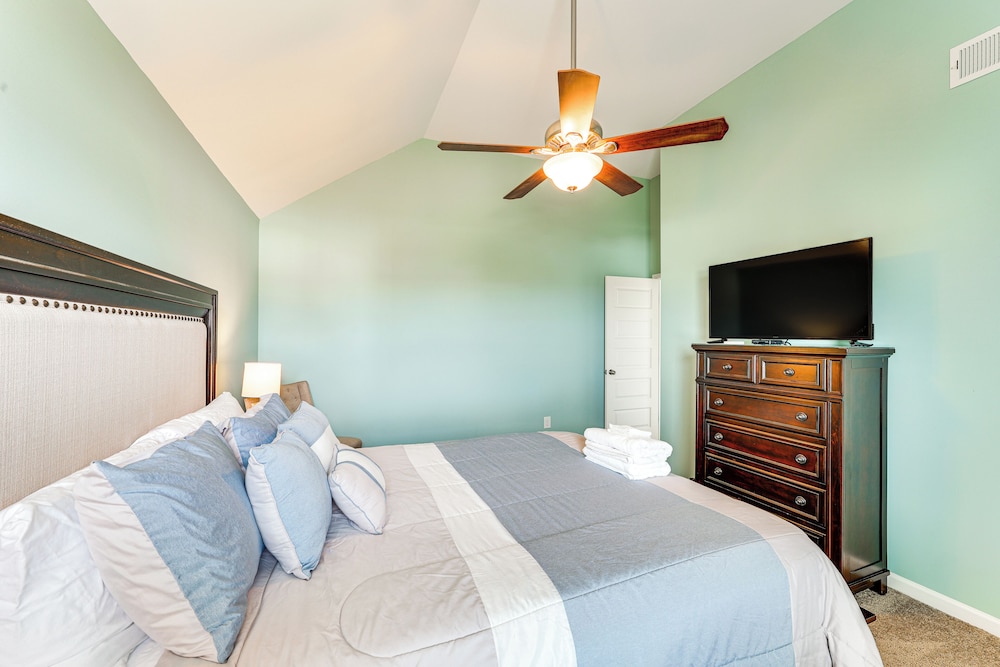 Spacious Family Home w/ Patio in Graniteville!