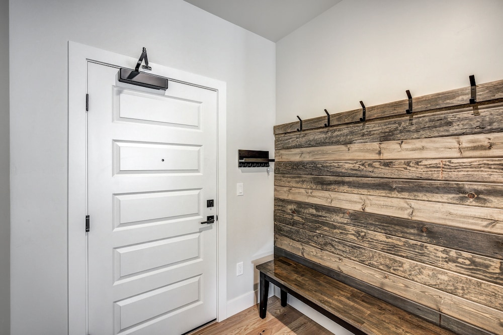 Spacious And Luxurious 2br Condo - Kids Ski Free 2 Bedroom Condo