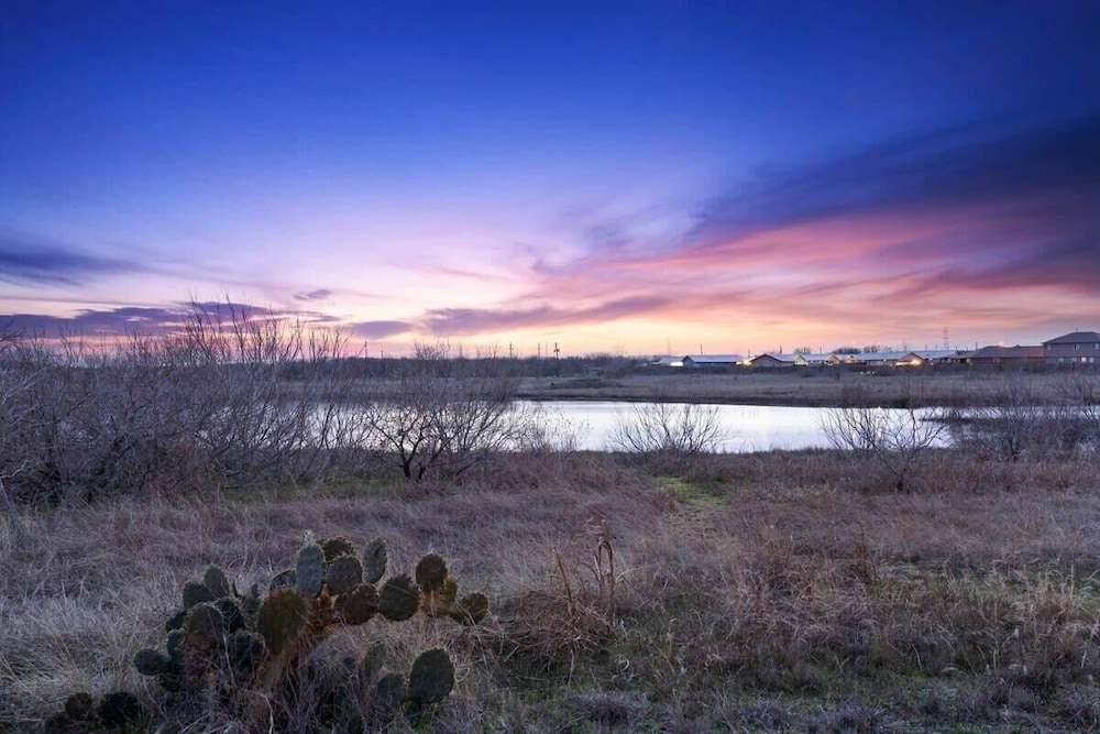 @ Marbella Lane - Amazing 4BR Lakeview Home