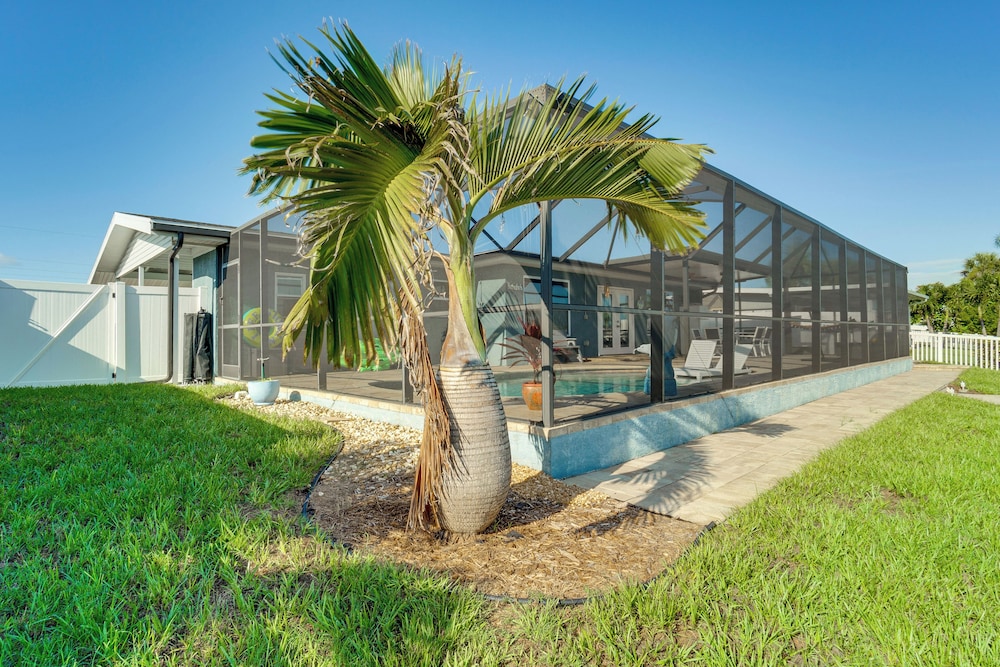 Private Dock & Pool: Port Charlotte Escape!