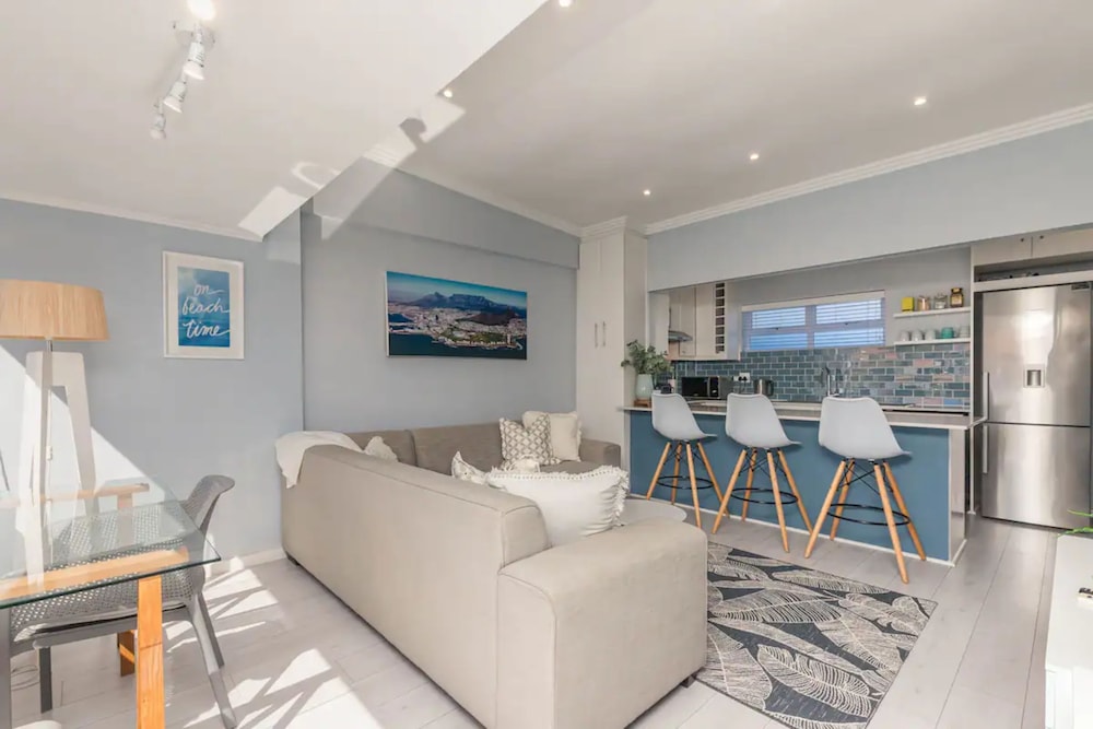Stylish and Central 1 BD in Green Point view 4