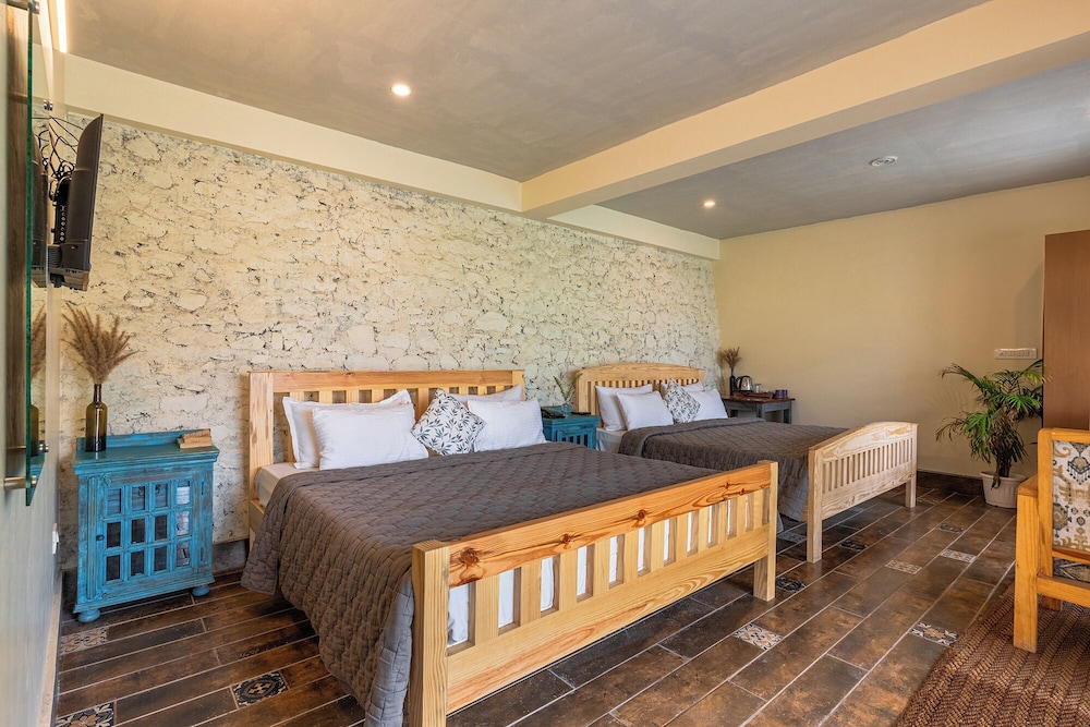 Echor Malusara Lakeview Retreat Bhimtal
