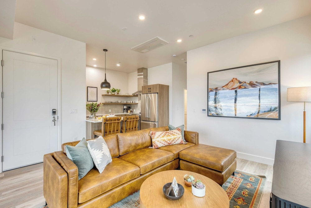 2 Units Minutes to Old Bend, Deck + Hot Tub 1204 Skyline Ranch by Avantstay