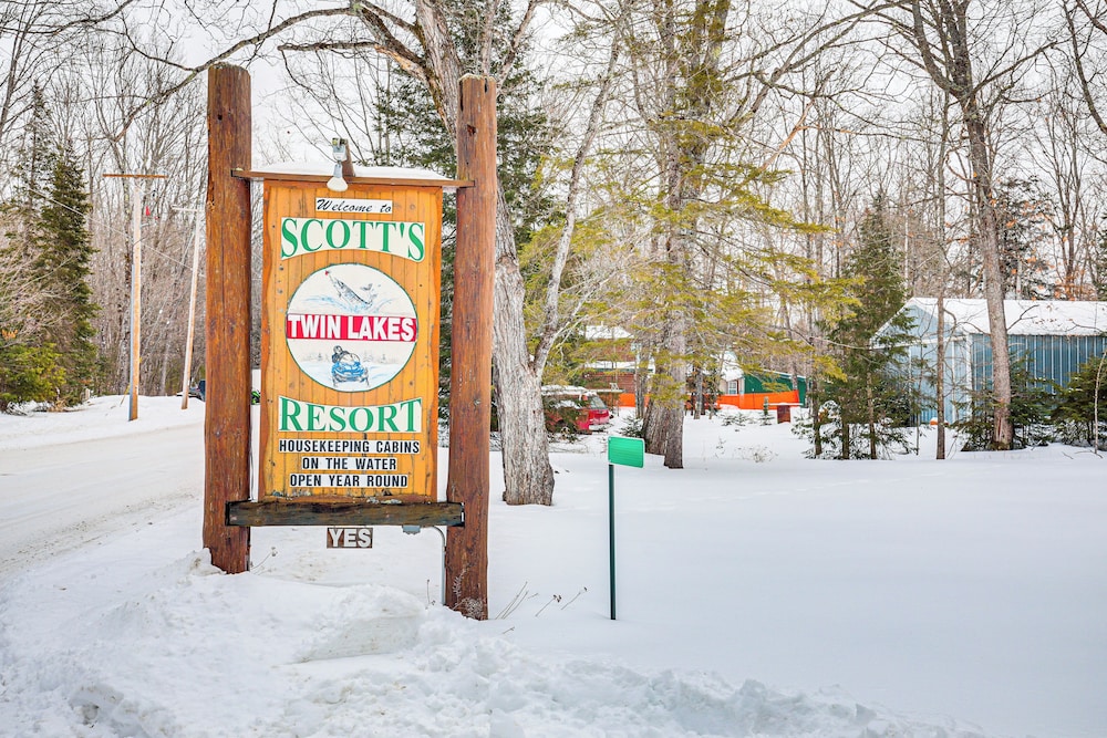 South Twin Lake Cabin w/ Seasonal Dock & Slip!