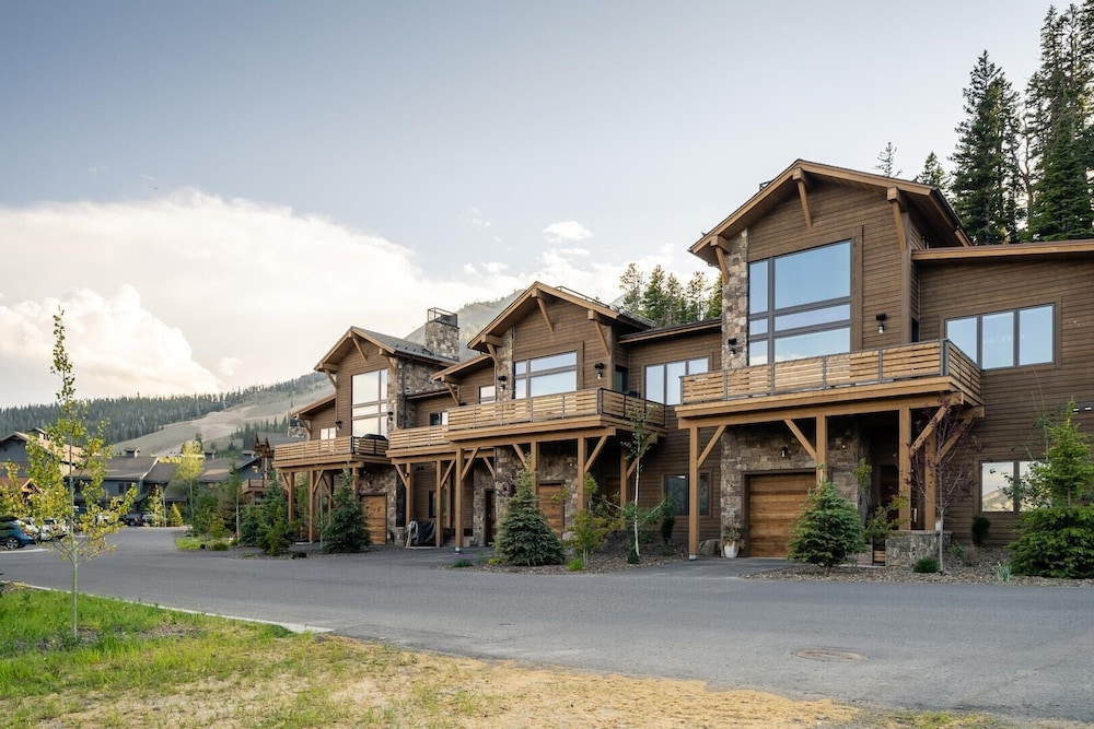 80b Lodgeside 3 Bedroom Townhouse by Moonlight Basin Lodging view 3
