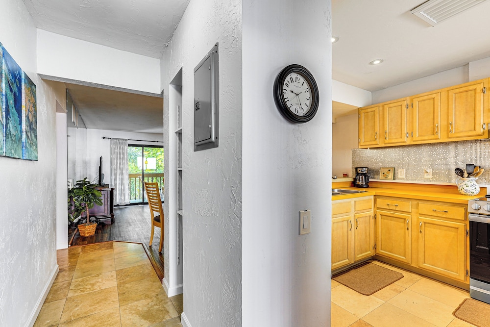 < 1 Mi to Magic Sands Beach: Condo w/ Pool Access!