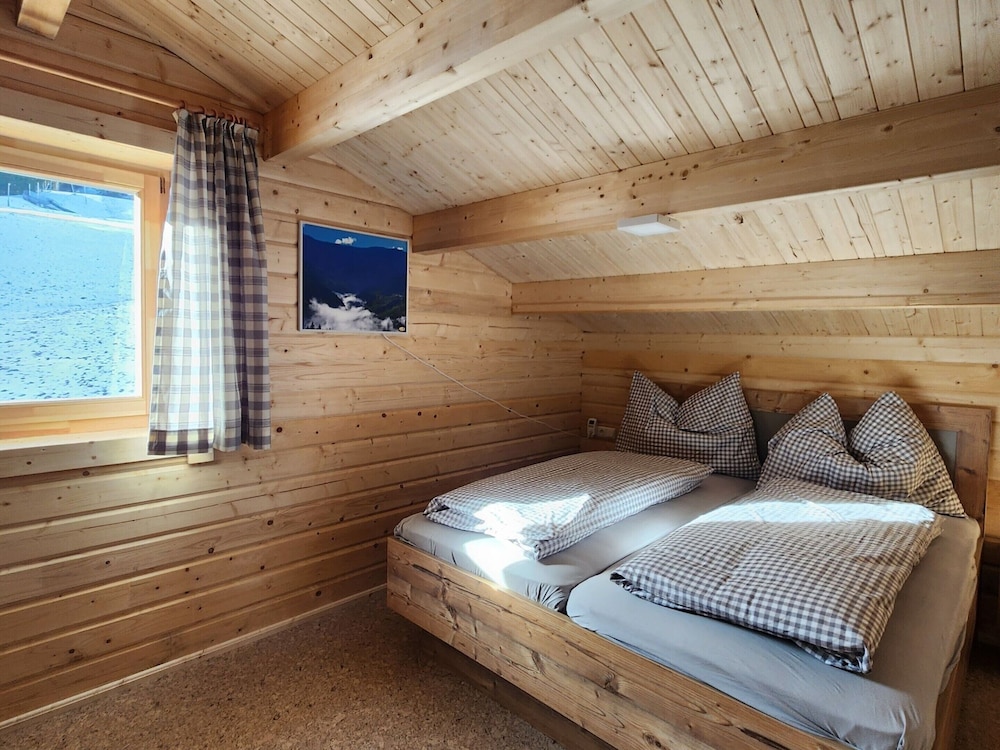 Alpine hut in Rauris ski Hiking Area With Sauna