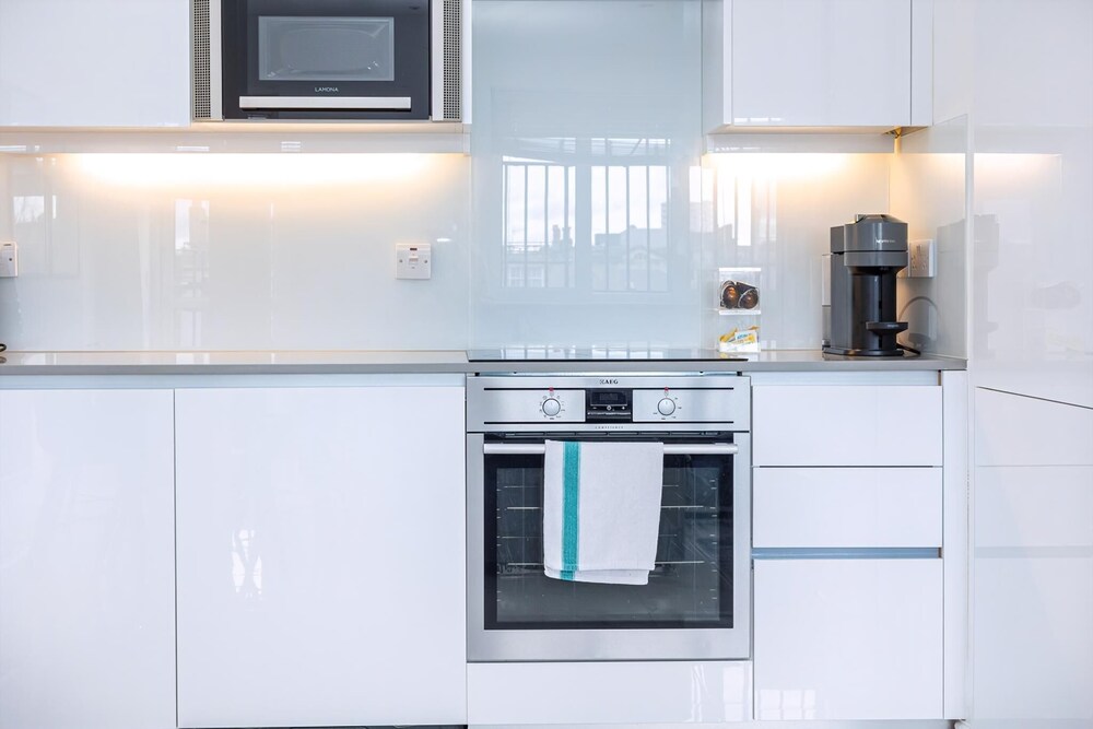 Stylish Three-bed Flat in Marylebone