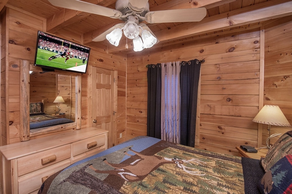 Er257-mountain Charm Great Location-close To Town 3 Bedroom Cabin view 2