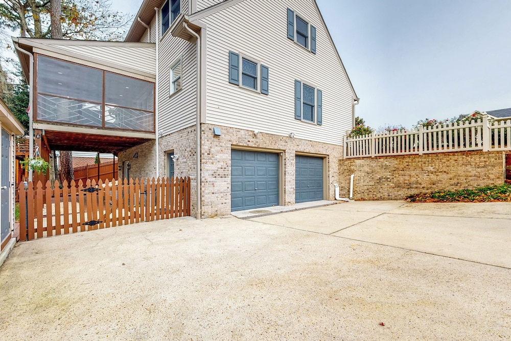 Waterfront Allergy-free 4br, Dock & Home Theater