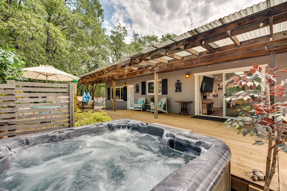 Miscellaneous Market Vacations - Modern Meadow Vista Vacation Home w/ Spacious Deck - Property Image 1